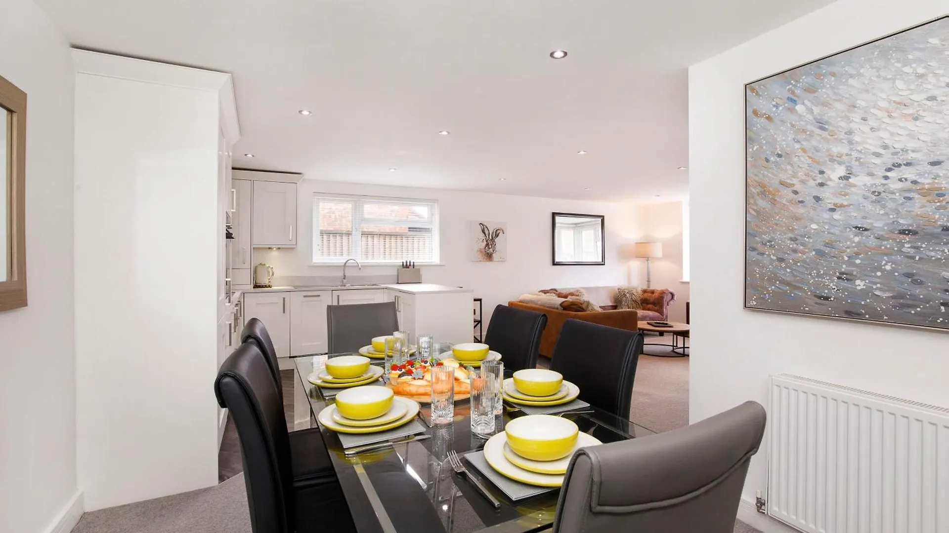 White House Apartments-Free Parking 1 Car Per Apartment York