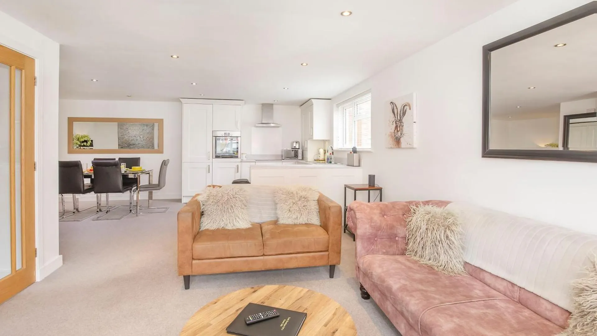 White House Apartments-Free Parking 1 Car Per Apartment York