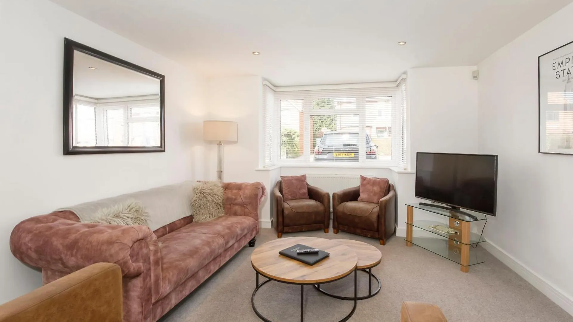 White House Apartments-Free Parking 1 Car Per Apartment York