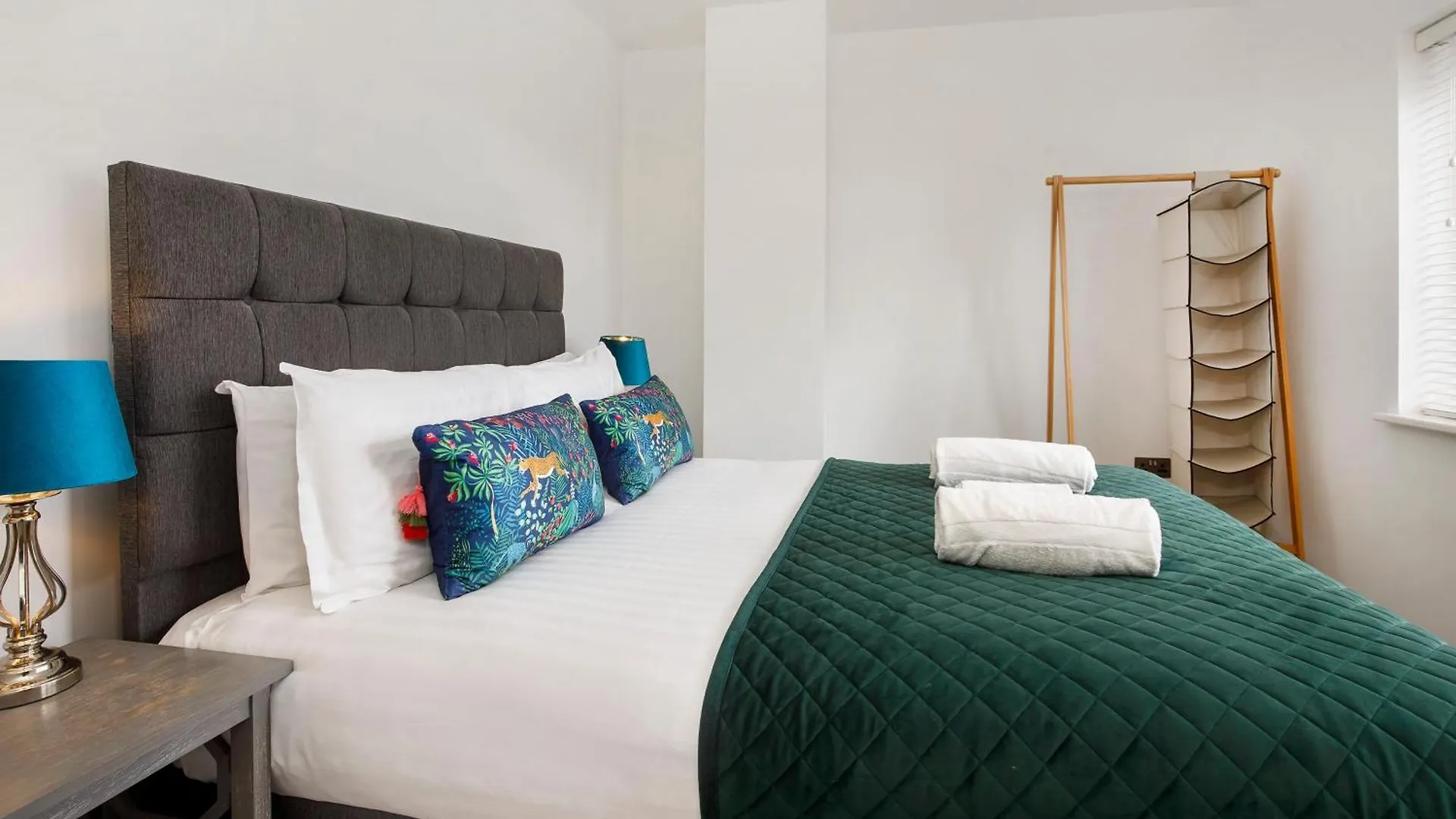 White House Apartments-Free Parking 1 Car Per Apartment York 0*,  United Kingdom