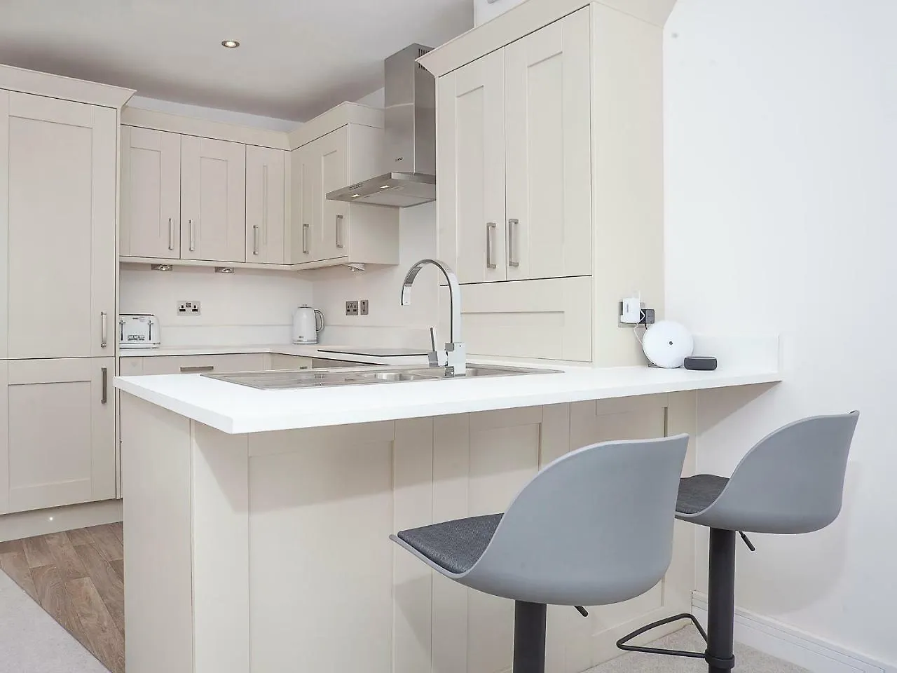 White House Apartments-Free Parking 1 Car Per Apartment York 0*,  United Kingdom
