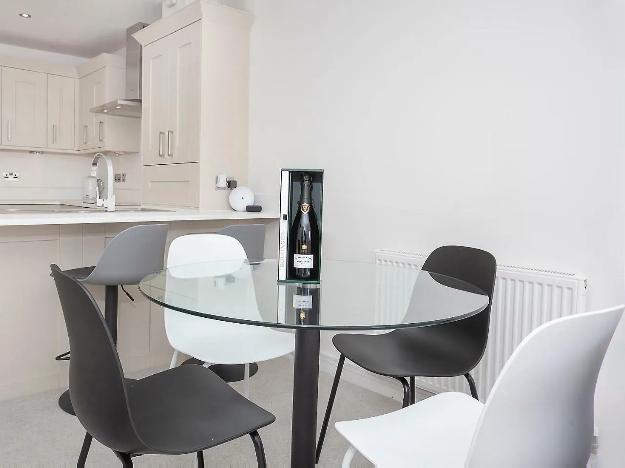 White House Apartments-Free Parking 1 Car Per Apartment York United Kingdom