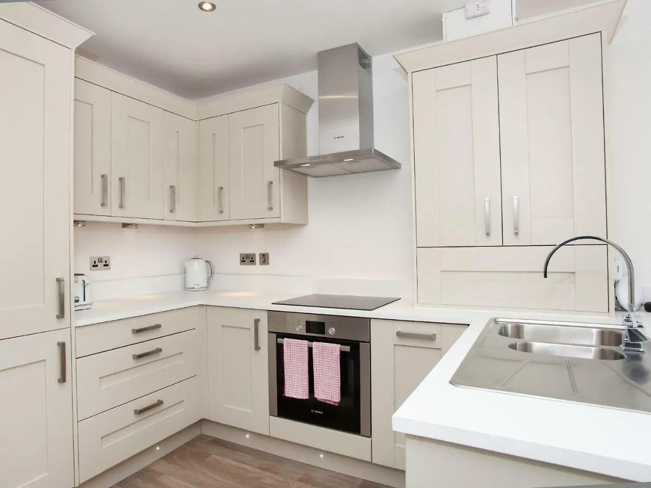 White House Apartments-Free Parking 1 Car Per Apartment York 0*,  United Kingdom