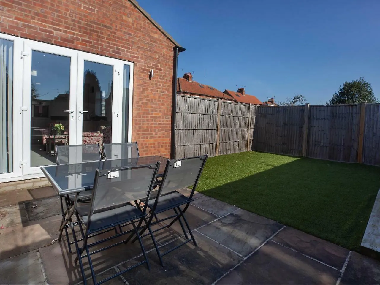 White House Apartments-Free Parking 1 Car Per Apartment York