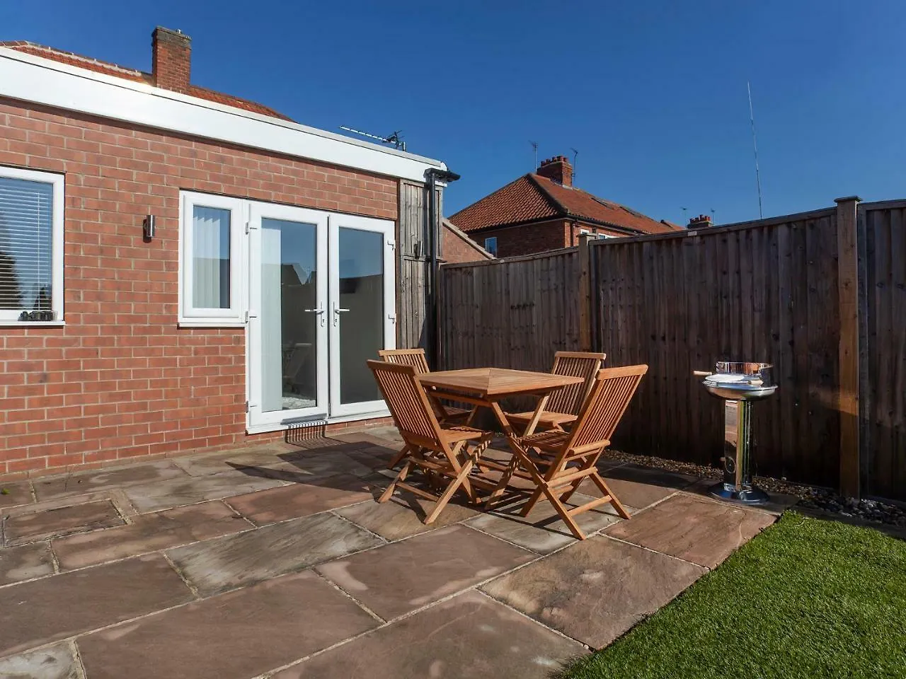 White House Apartments-Free Parking 1 Car Per Apartment York