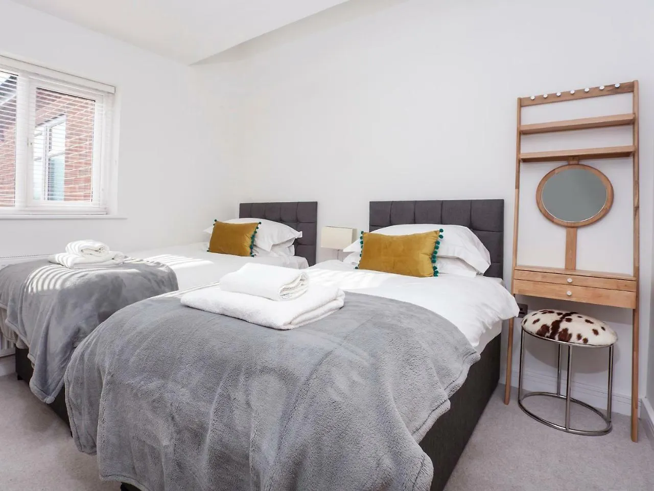 White House Apartments-Free Parking 1 Car Per Apartment York