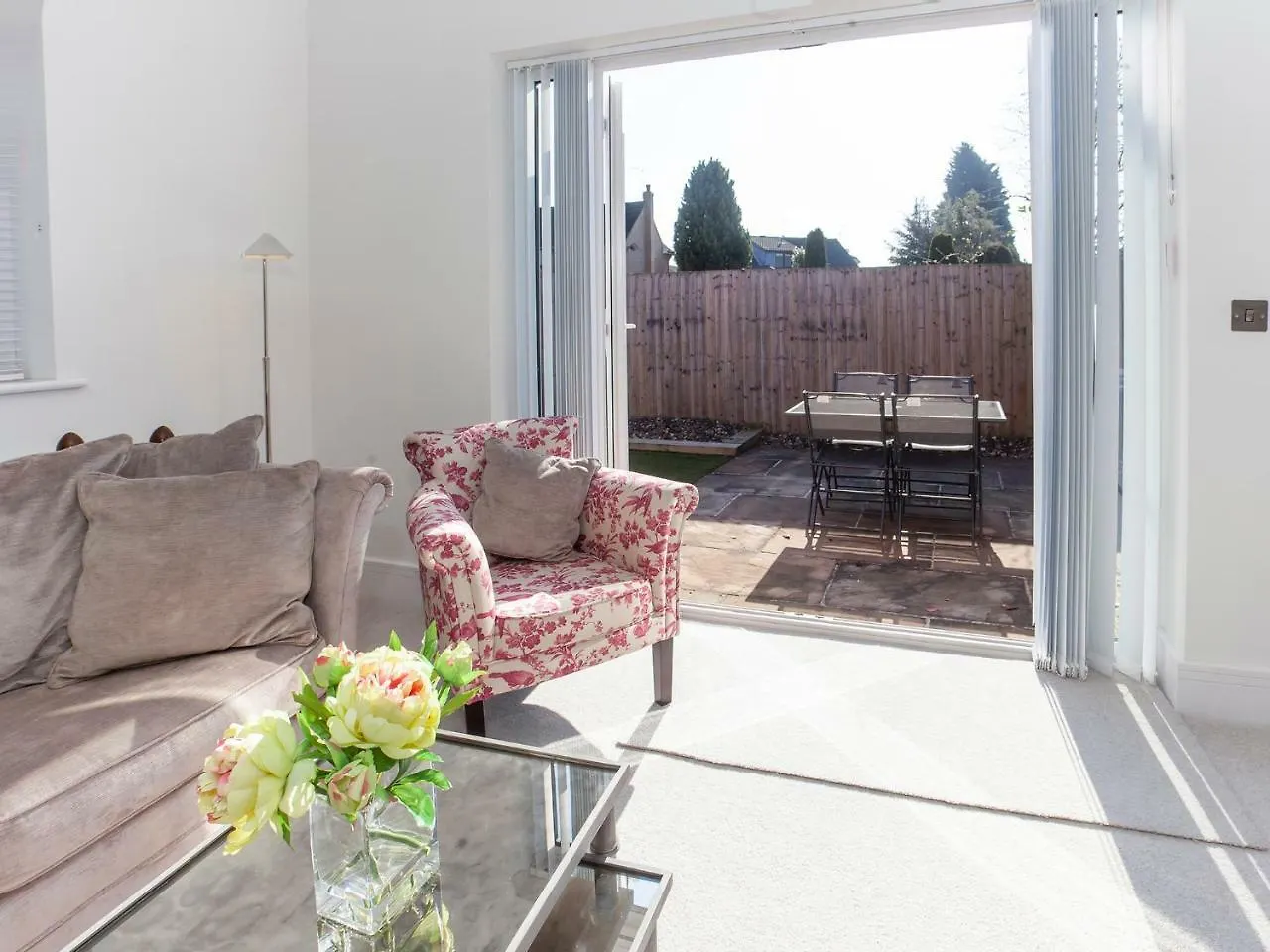 White House Apartments-Free Parking 1 Car Per Apartment York
