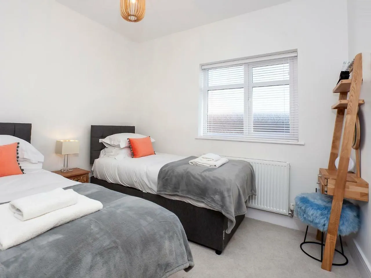 White House Apartments-Free Parking 1 Car Per Apartment York