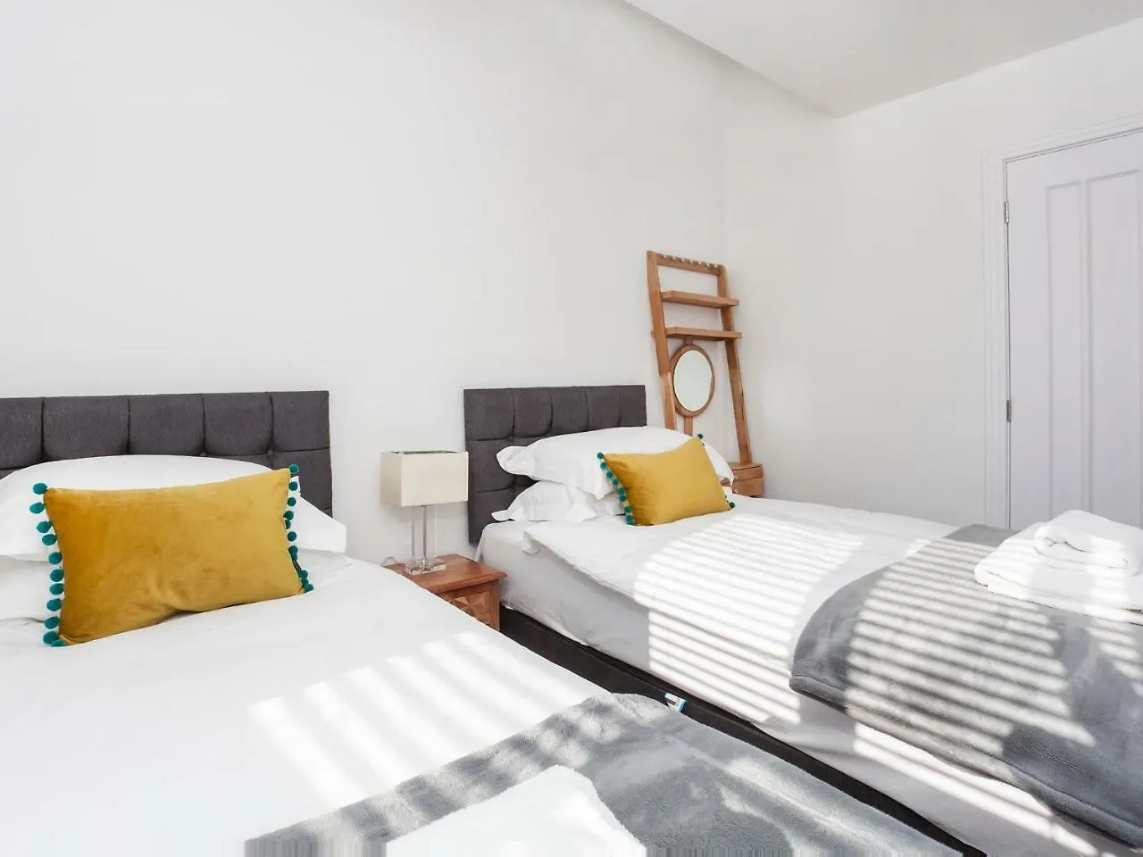 White House Apartments-Free Parking 1 Car Per Apartment York