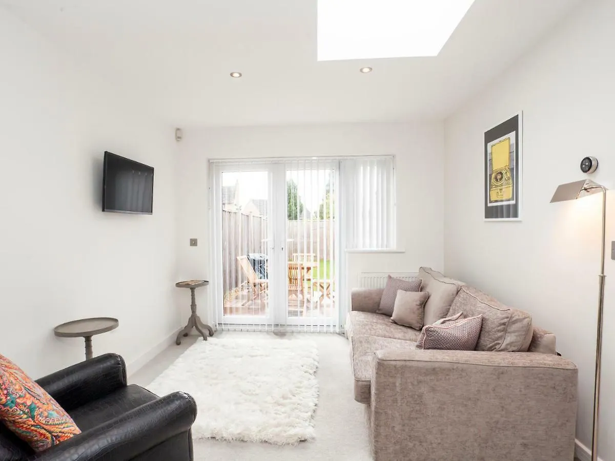 White House Apartments-Free Parking 1 Car Per Apartment York