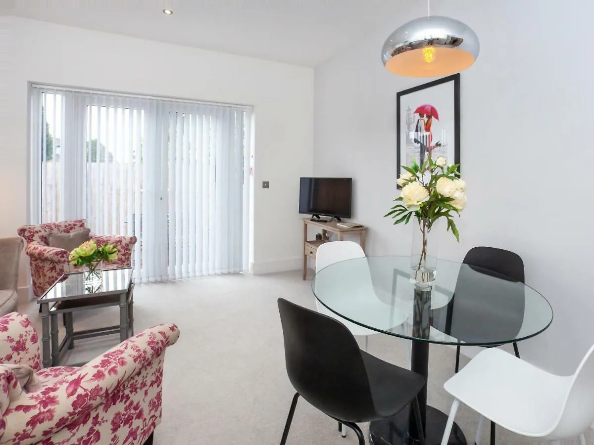 White House Apartments-Free Parking 1 Car Per Apartment York United Kingdom