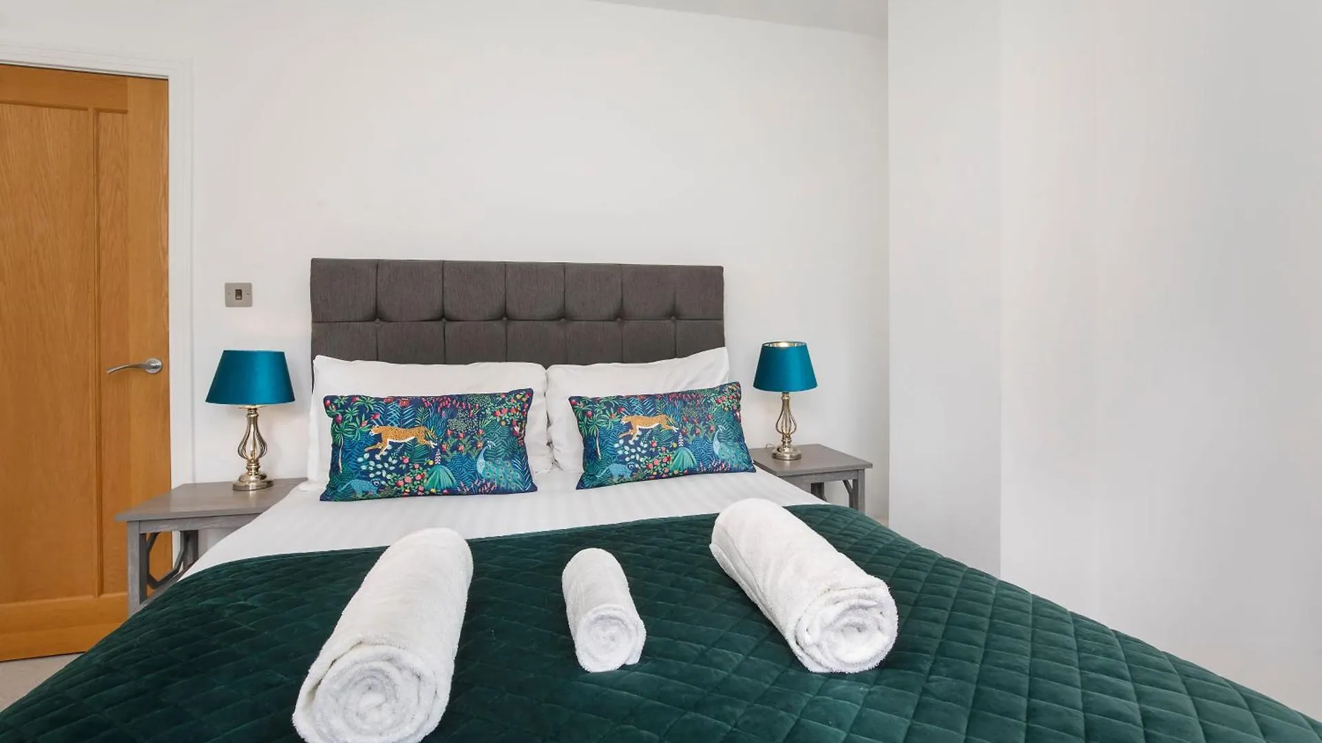 יורק White House Apartments-Free Parking 1 Car Per Apartment