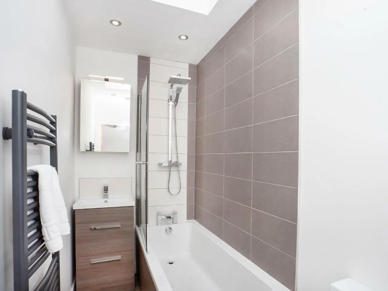 White House Apartments-Free Parking 1 Car Per Apartment York