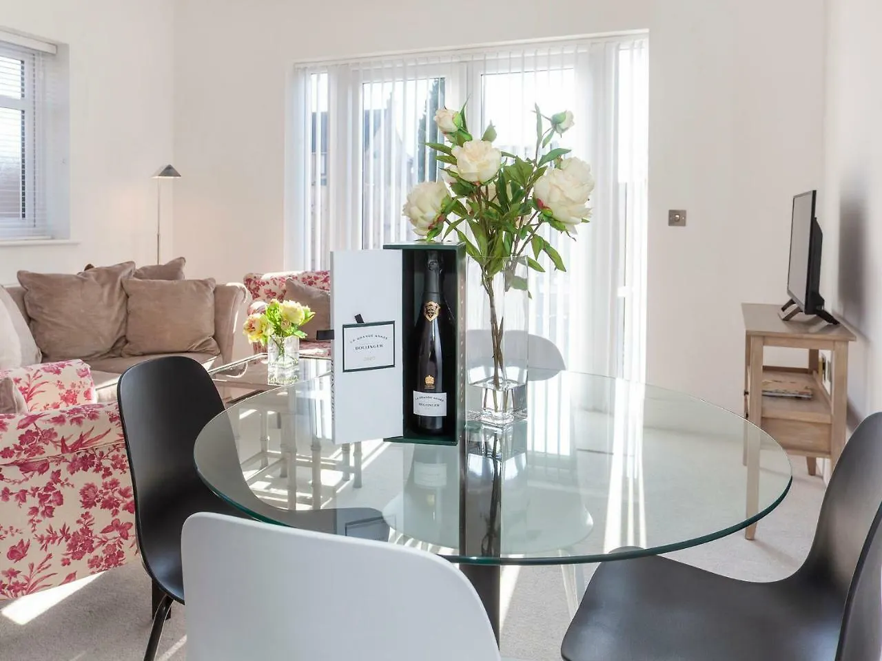 יורק White House Apartments-Free Parking 1 Car Per Apartment