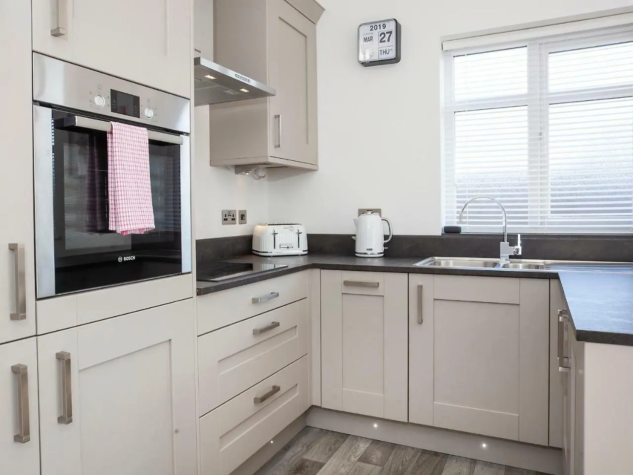 White House Apartments-Free Parking 1 Car Per Apartment York Storbritannien