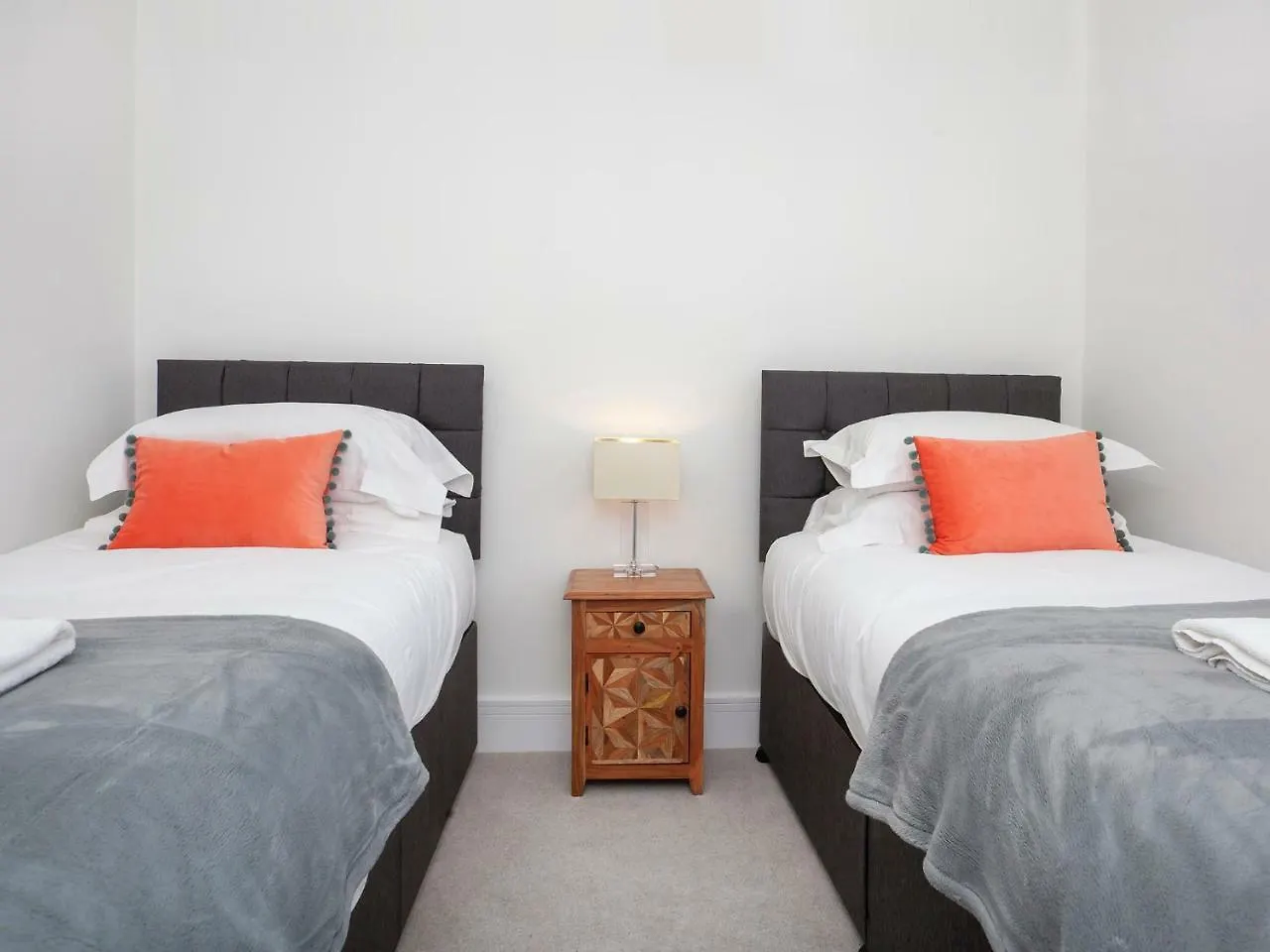 יורק White House Apartments-Free Parking 1 Car Per Apartment